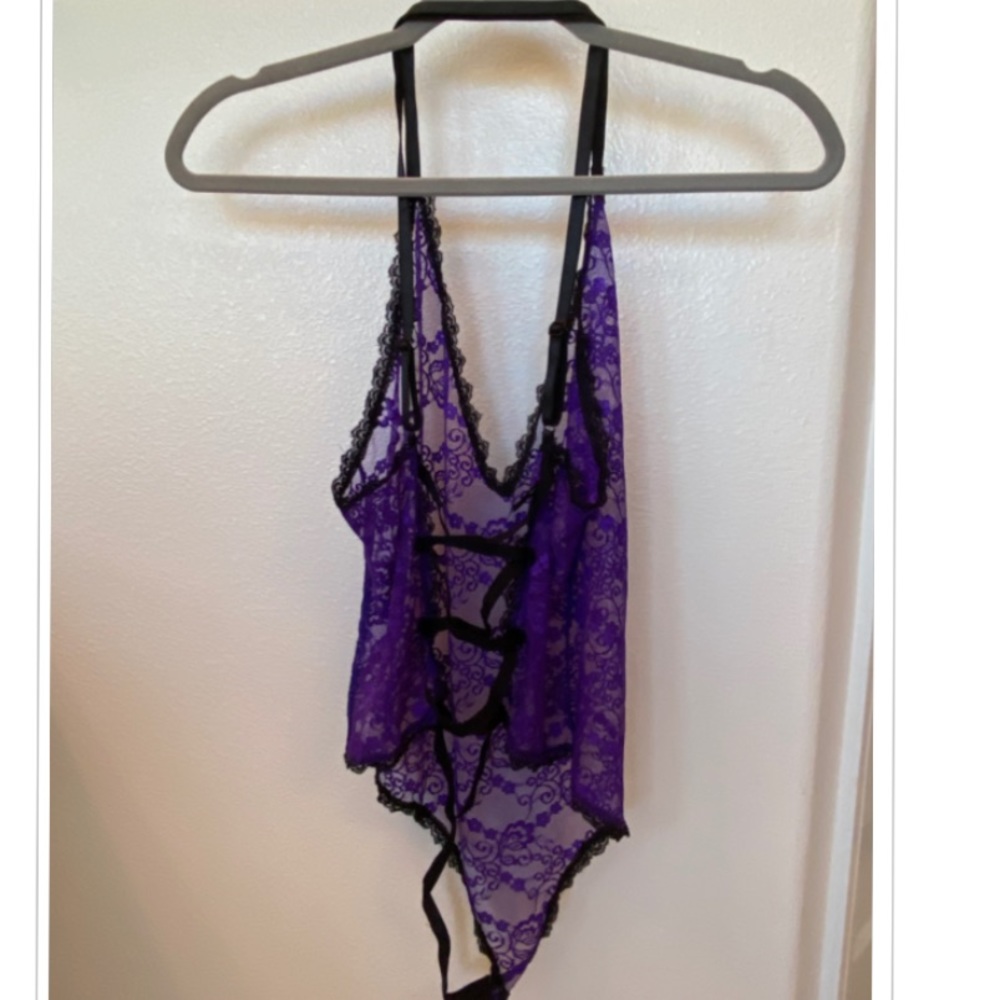 Lingerie - Picture 2 of 2